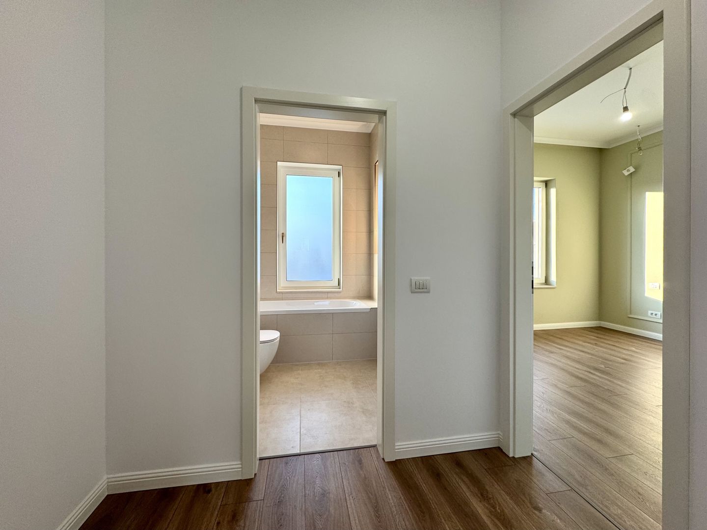 Duplex modern cu grădină, la intrare în Moșnița Nouă - Poză 12