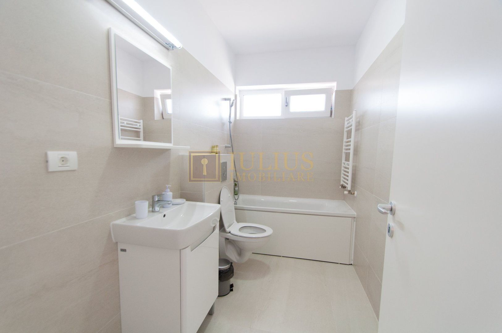 bloc nou, 2 camere, vedere panoramică, - Poză 7