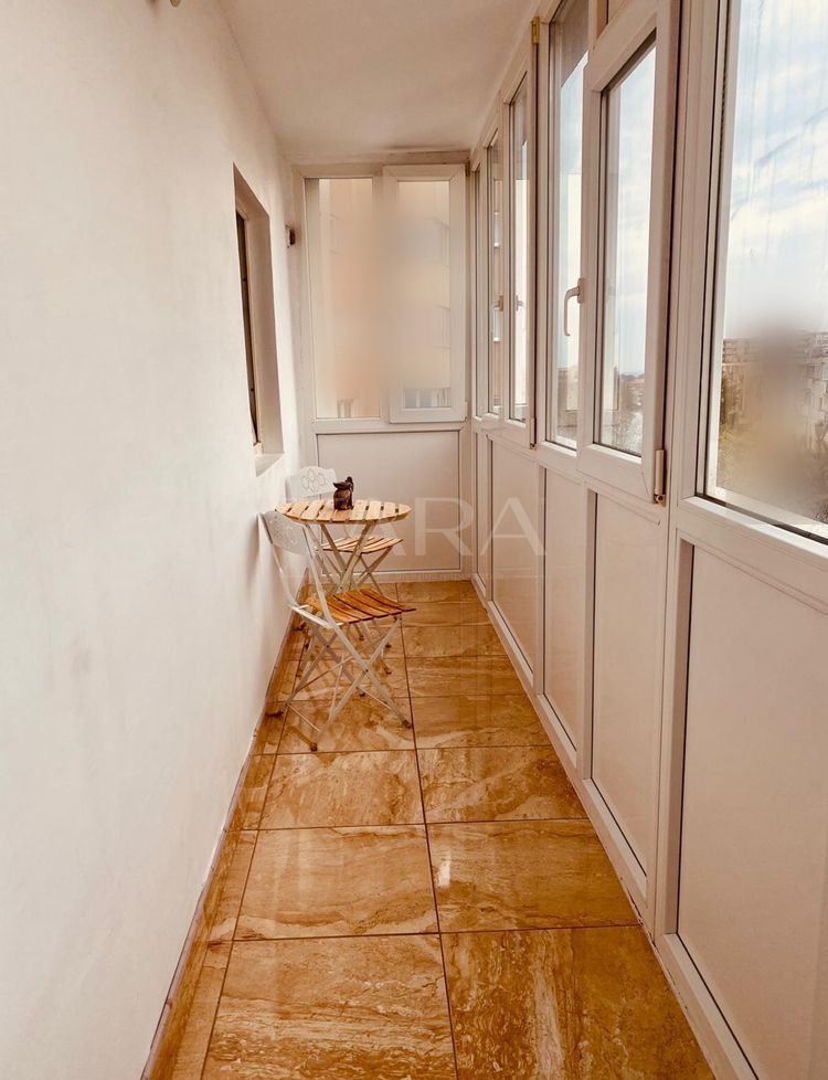 Apartament cu 2 camere, decomandat, balcon închis, zona Zorilor. - Poză 1