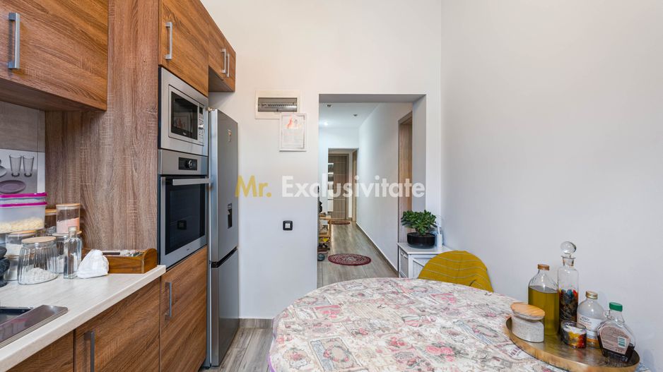 Casă / Vilă cu 4 camere de vânzare în Bucuresti - Poză 8