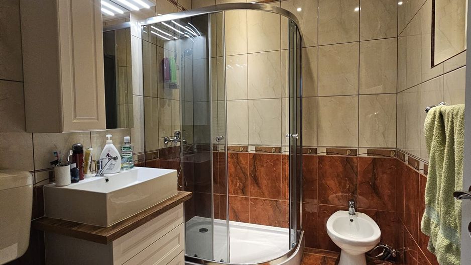 Vila  Oradea zona Iorga 420 mp ,teren 2000 ml - Poză 14