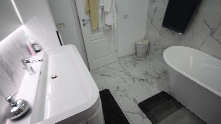 Modern si primitor - Poză 31