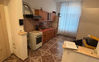 Casa de vanzare in centru orasului - Poză 2