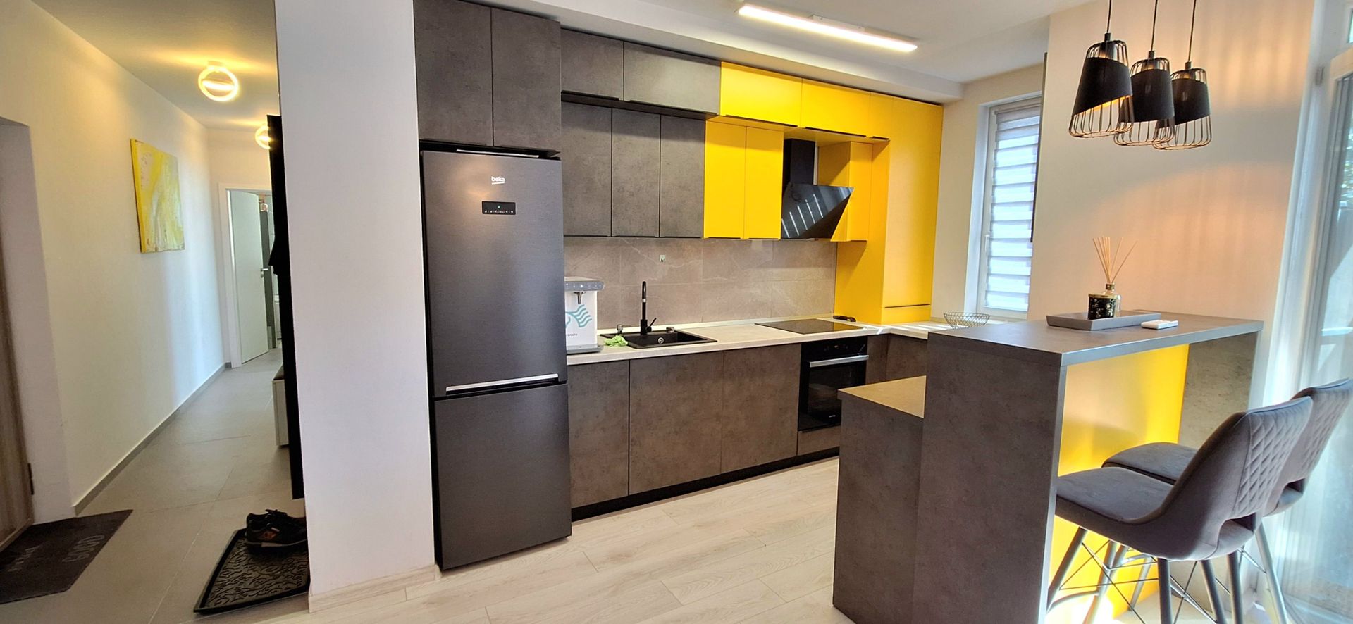 Apartament cu 3 camere, curte si loc de parcare - Poză 5