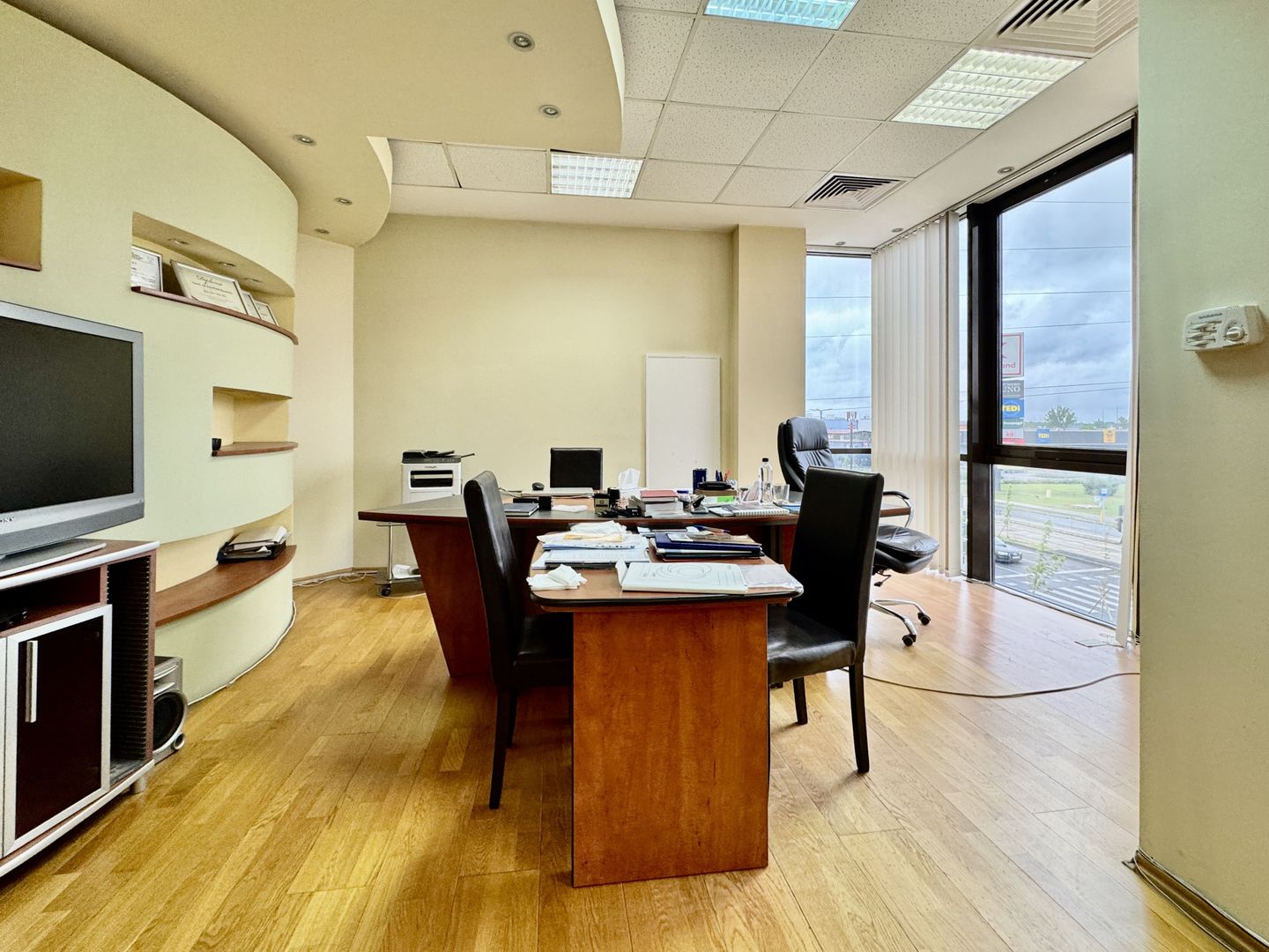 Spațiu pentru birouri langa Funshop Buziașului - Poză 7