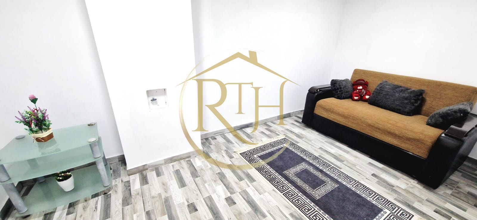 Vand casa recent renovata cu 900 mp curte si gradina in Carpinis - Poză 4