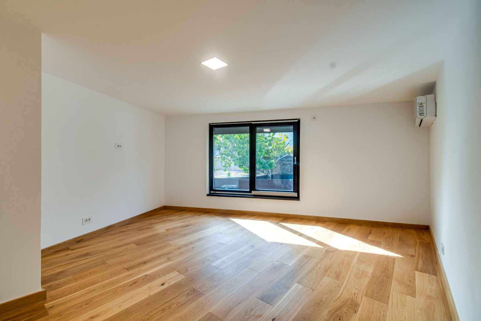 Casă premium cu arhitectură contemporană în cartierul Tei - Poză 12