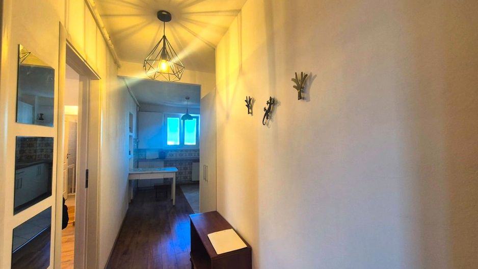 Zona Piata Astra, 3 camere, insorit, cu priveliste. - Poză 3