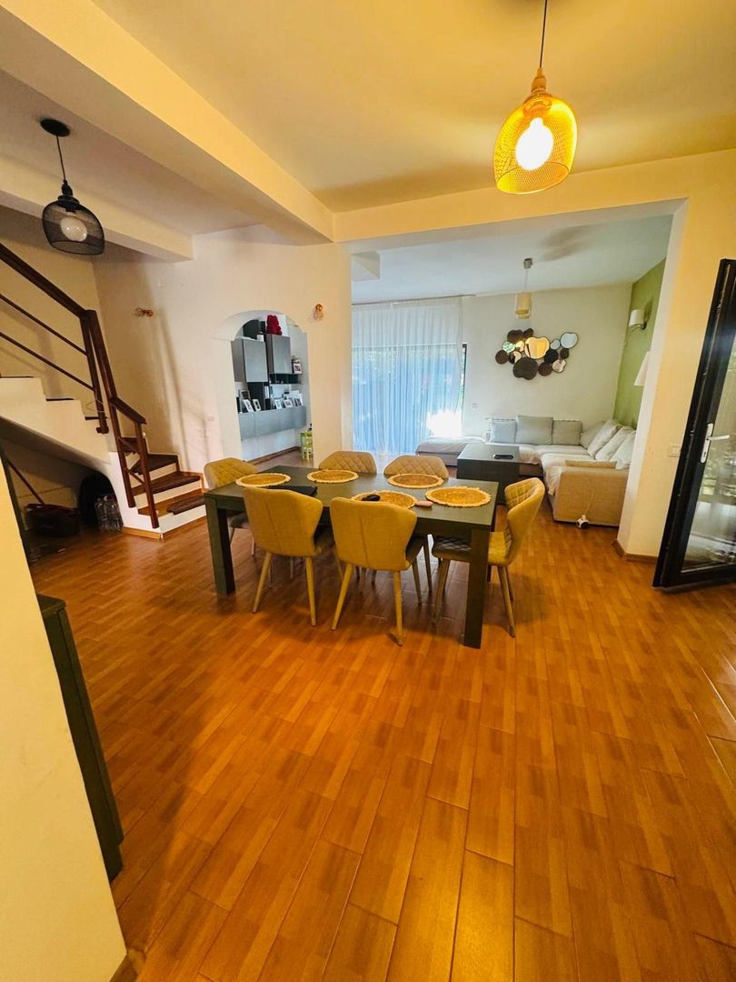 Vilă P+1+M renovată în 2022, cu grădină, în complex privat păzit - Poză 1