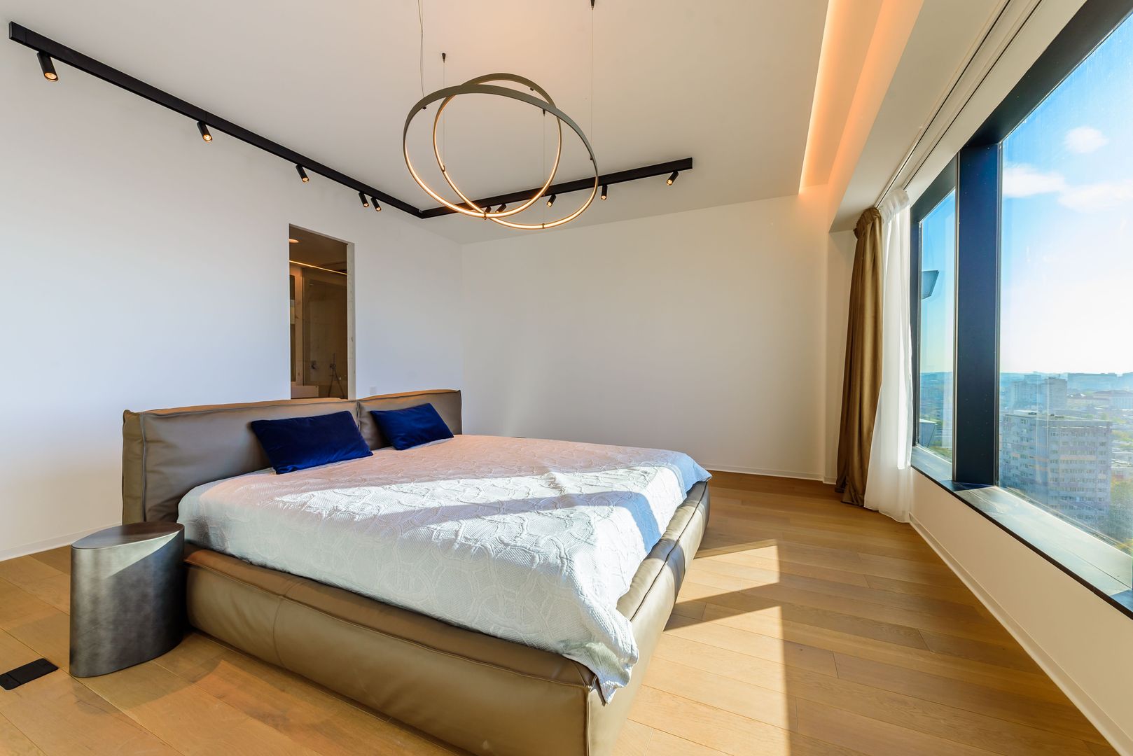 Apartament spațios de 5 camere în zonă exclusivistă, perfect pentru familie - Poză 16