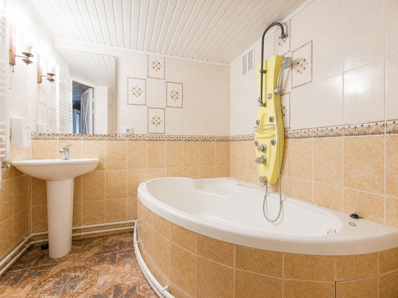 Casă 210 m² cu 5 dormitoare și teren 10 ari – Euroreparație | Drochia, str. Grigore Ureche - Poză 58