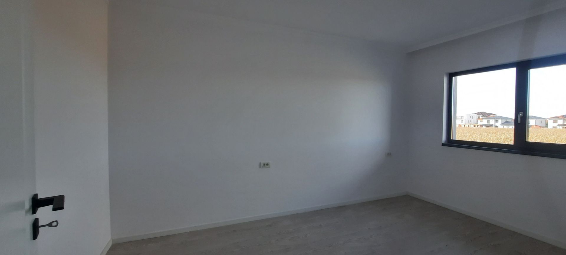 Duplex frumos cu arhitectura mediteraneana - Poză 18