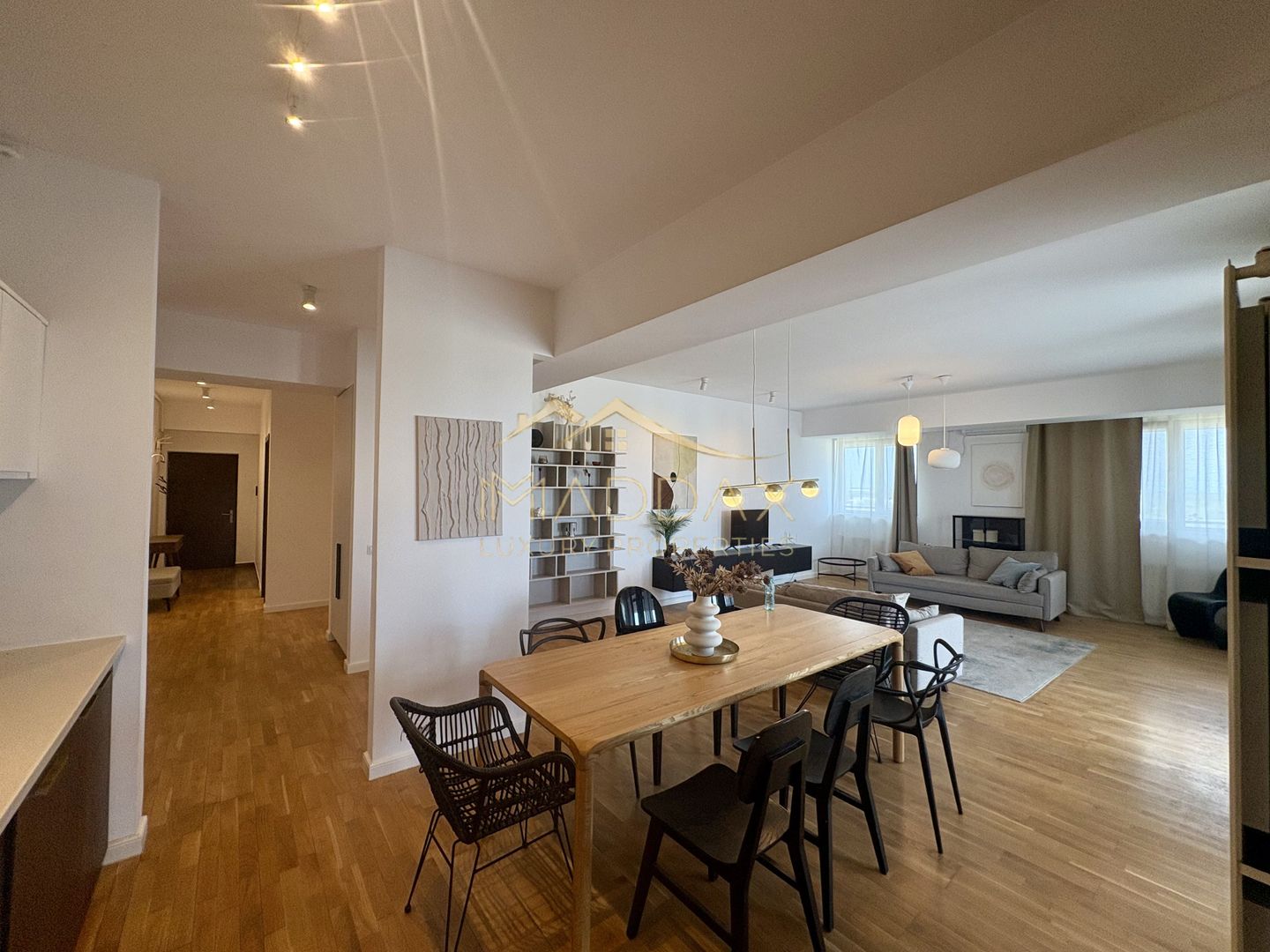 APARTAMENT de LUX cu 3 CAMERE cu Terasa si loc de parcare - Poză 4