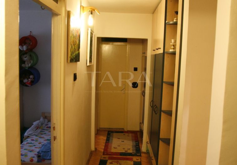 Apartament cu 4 camere, 82 mp, 2 băi și 2 balcoane, zona Câmpului. - Poză 5