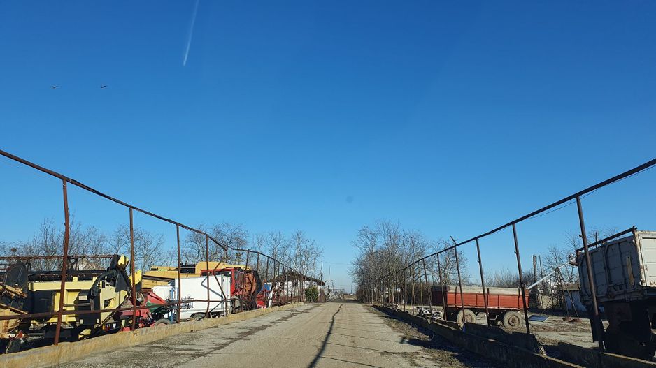 Vând teren intravilan 10 hectare Crevedia, cu gaze și curent. - Poză 4