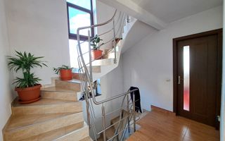Casa Sibiu, garaj si pivnita, 5 camere, 2 bai, curte mare - Poză 24