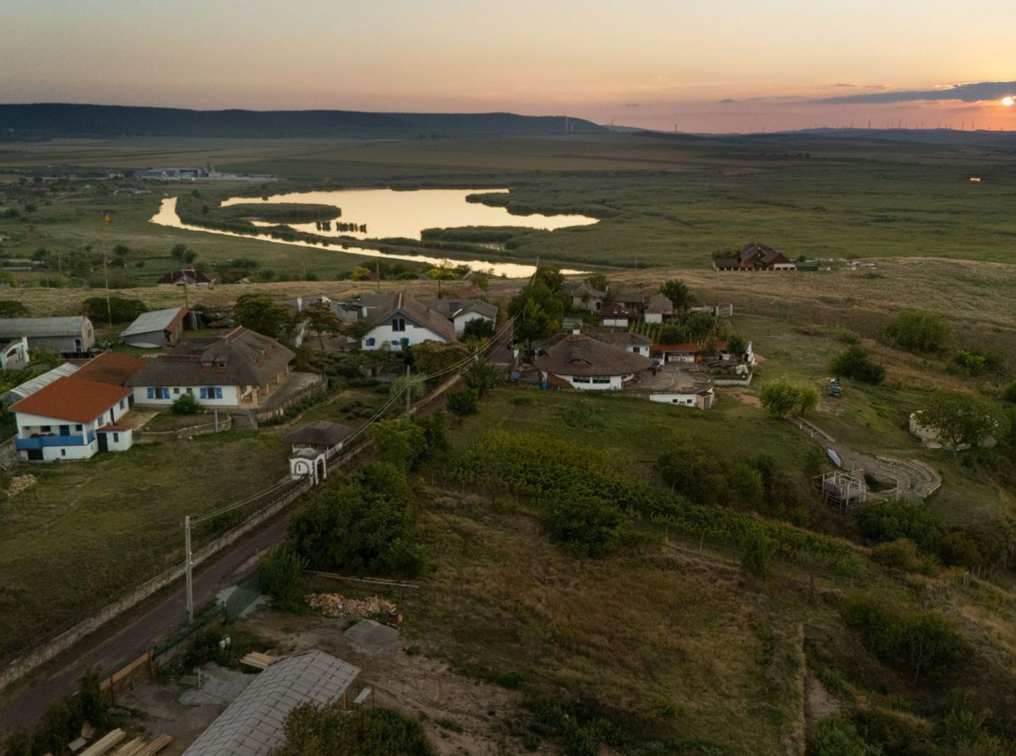 Complex turistic de vanzare in Enisala / Tulcea - Poză 9