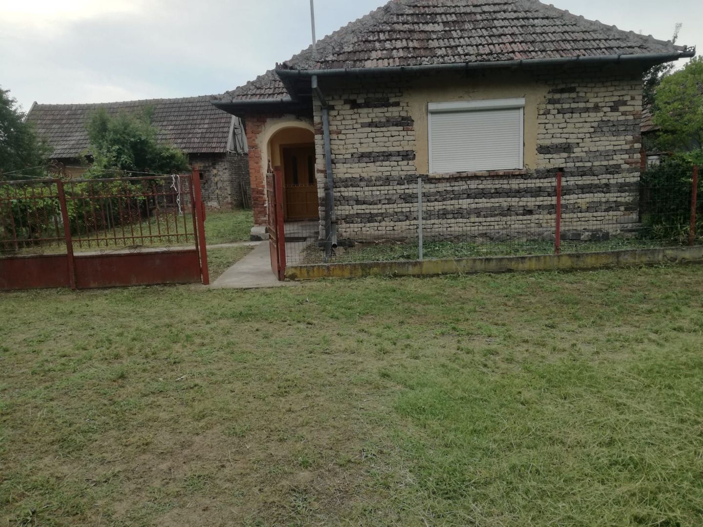 Ag BRASADAS vinde casa LOCUIBILA 3 cam teren 5.000 mp HOREA. - Poză 2