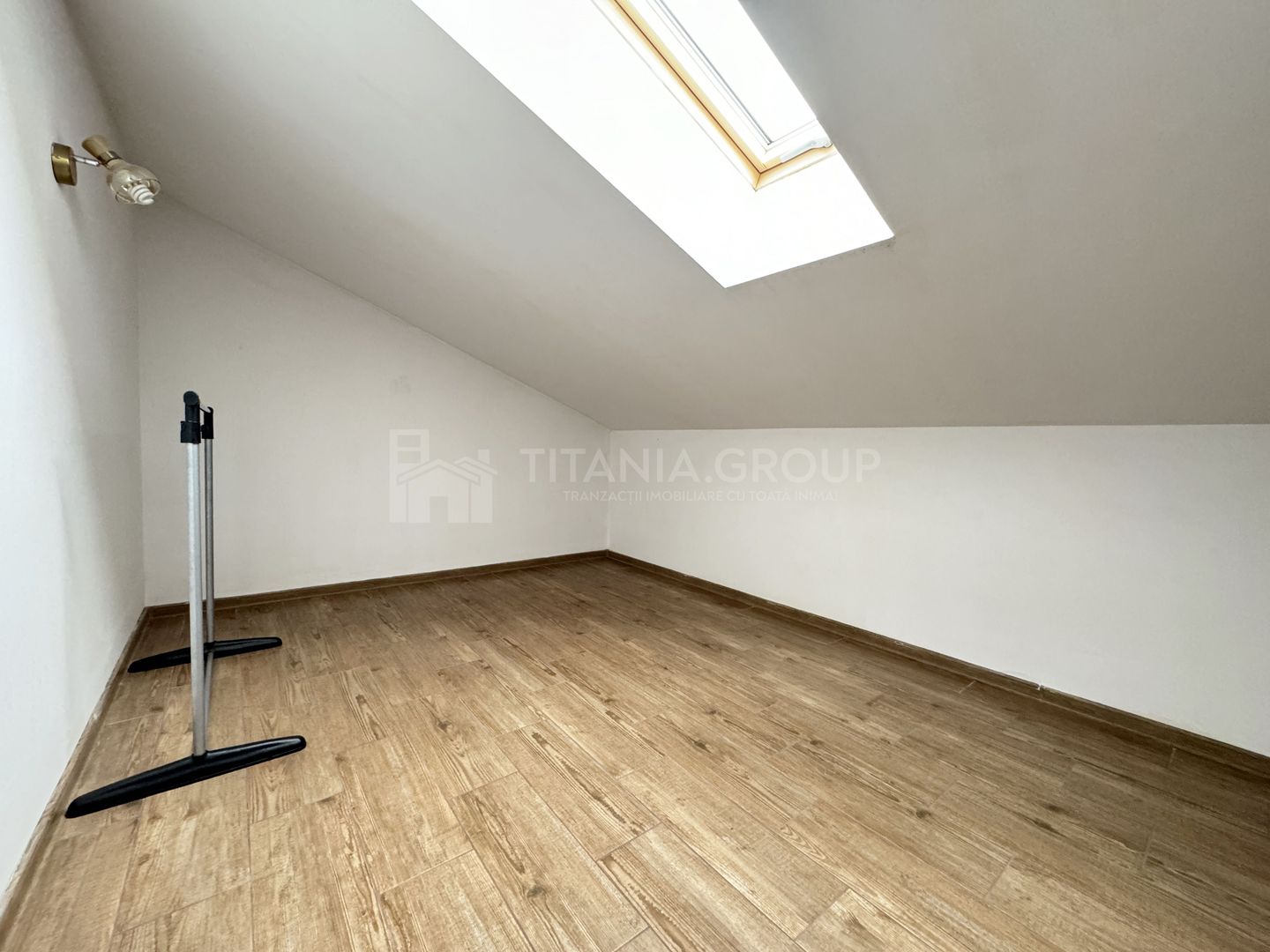 Apartament spatios, mobilat utilat, parcare, comision 0 - Poză 11