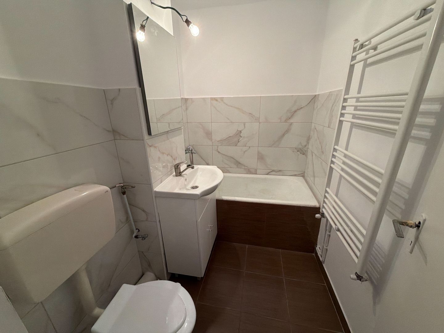 Garsonieră decomandată zona lenin 30 MP str sporturilor - Poză 9