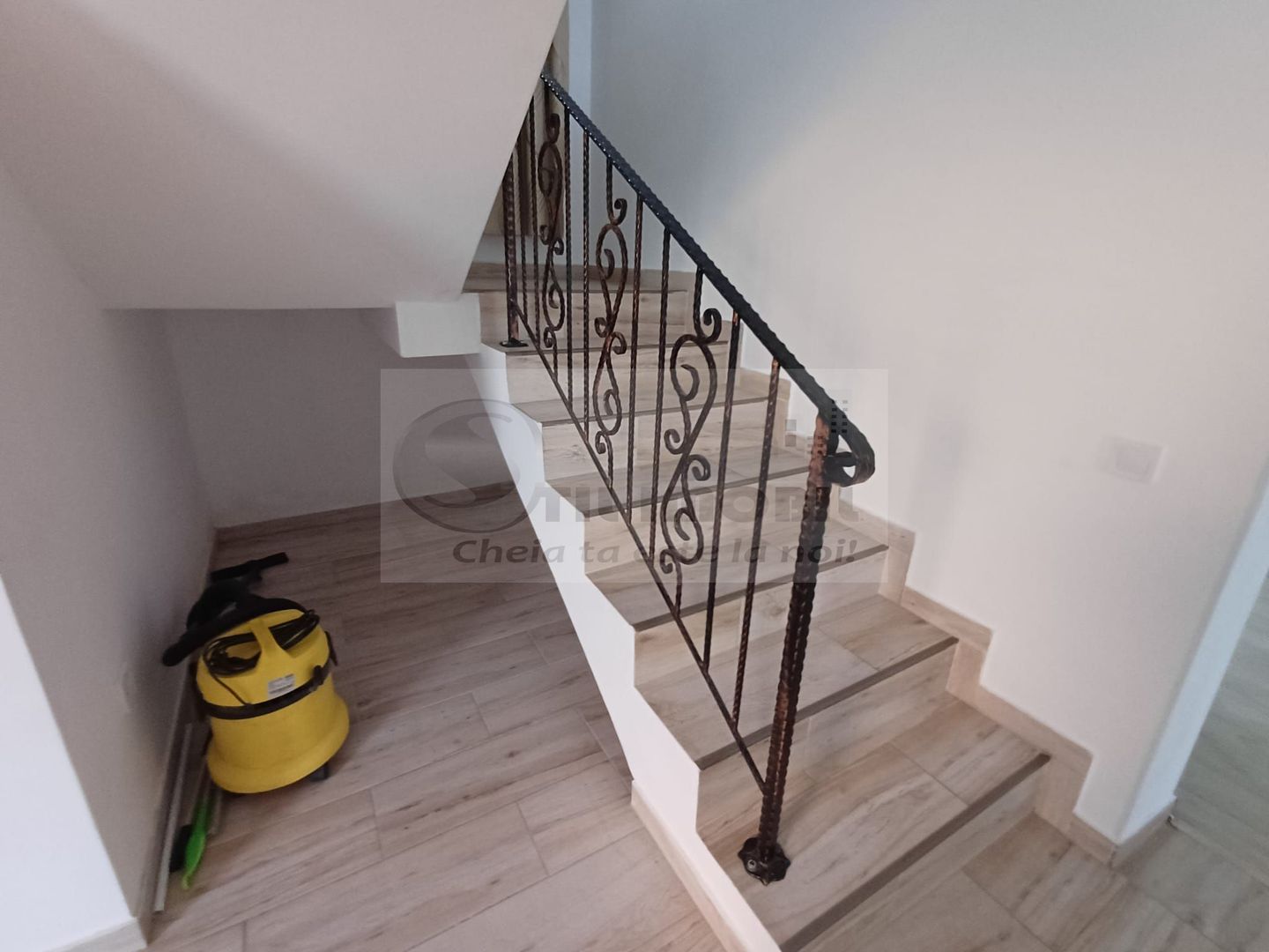 Casă 4 camere, 2 Locuri de parcare–Zona Valea Adanca- 830 euro - Poză 12