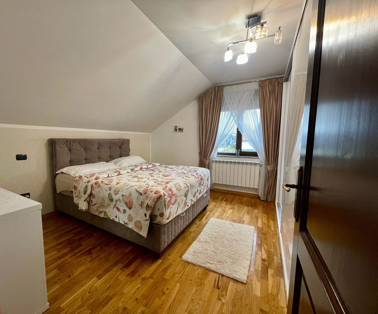 CASA COMPLET UTILATA SI MOBILATA MODERN CU GRADINA | 1100 MP |MARGINEA - Poză 19