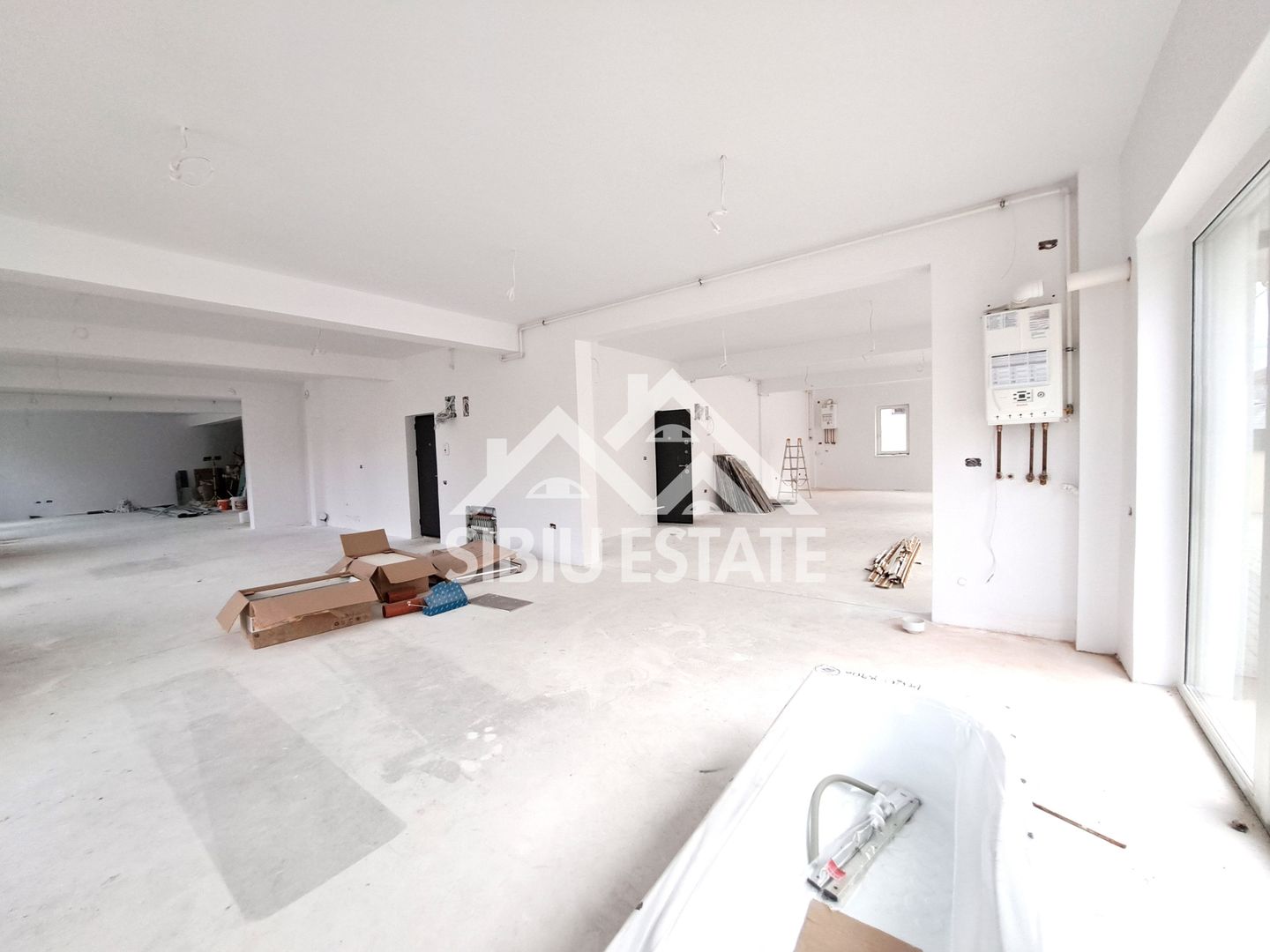 Spatiu comercial 190 mp vitrine la strada, dublu acces, parcari - Poză 7