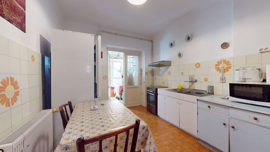 Apartament in casa si garaj in zona spitalul militar-Brasov - Poză 2