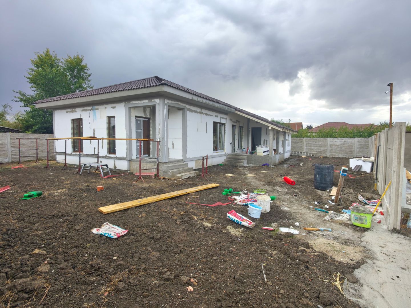 Individuala Parter Sanmihaiu Roman,4 Camere,2 Bai,Proiect Modern,Curte Amenajata - Poză 2