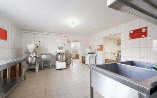 Spațiu de producție cu dotări complete: brutărie, patiserie și magazin - Poză 16