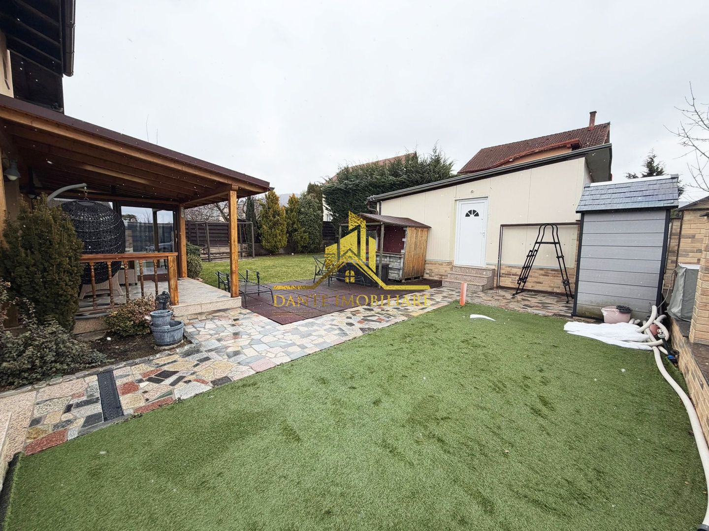 Casa, 3 dormitoare, 3 bai, ultrafinisata, mobilat lux, Faget - Poză 10