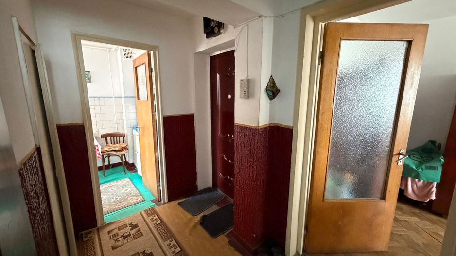 Apartament 3 camere, etaj 2 - zona Centru - Poză 11