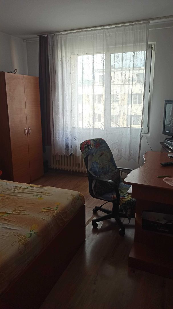 De vanzare apartament de 3 camere Titan,  5 min metrou Grigorescu - Poză 2