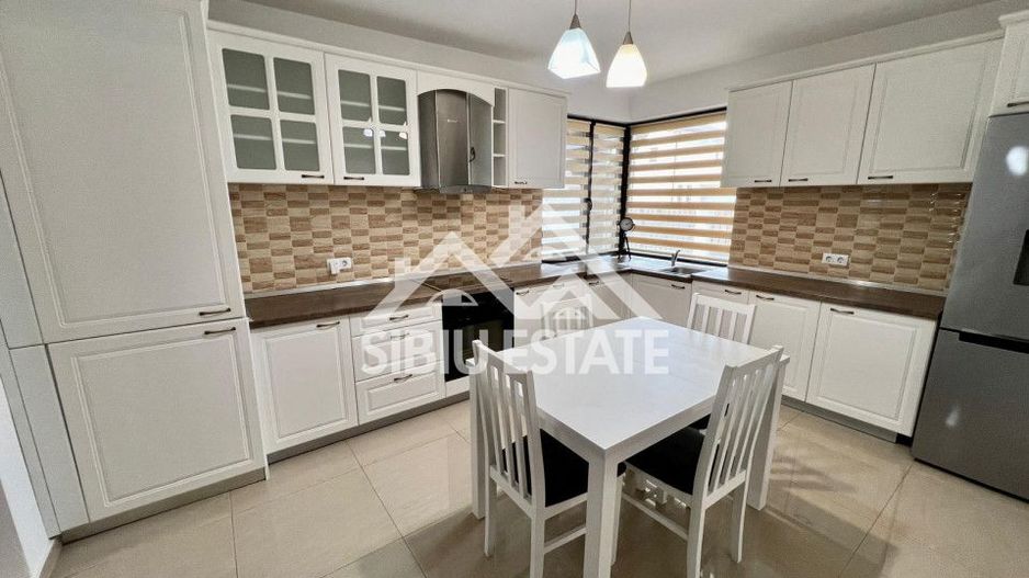 Casa tip duplex cu carport auto mobilata utilata cartier Arhitectilor - Poză 3