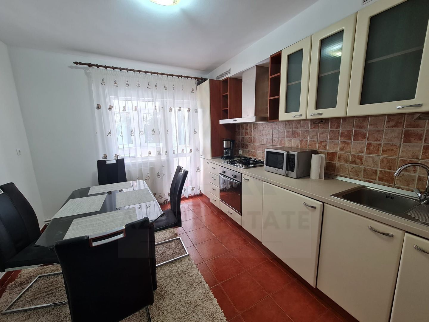 Apartament 3 camere 100 mp utili 2 bai 2 balcoane etaj 2 zona Centrala - Poză 3