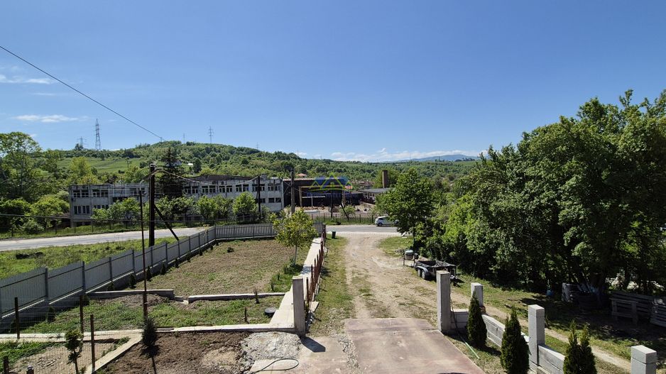 Vand casa 8 camere, 5 bai, 2 garaje, teliucul inferior, teren 1767 mp - Poză 4