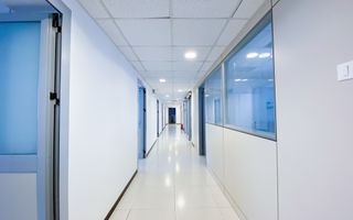 Cladire cu functiuni mixte - Poză 6