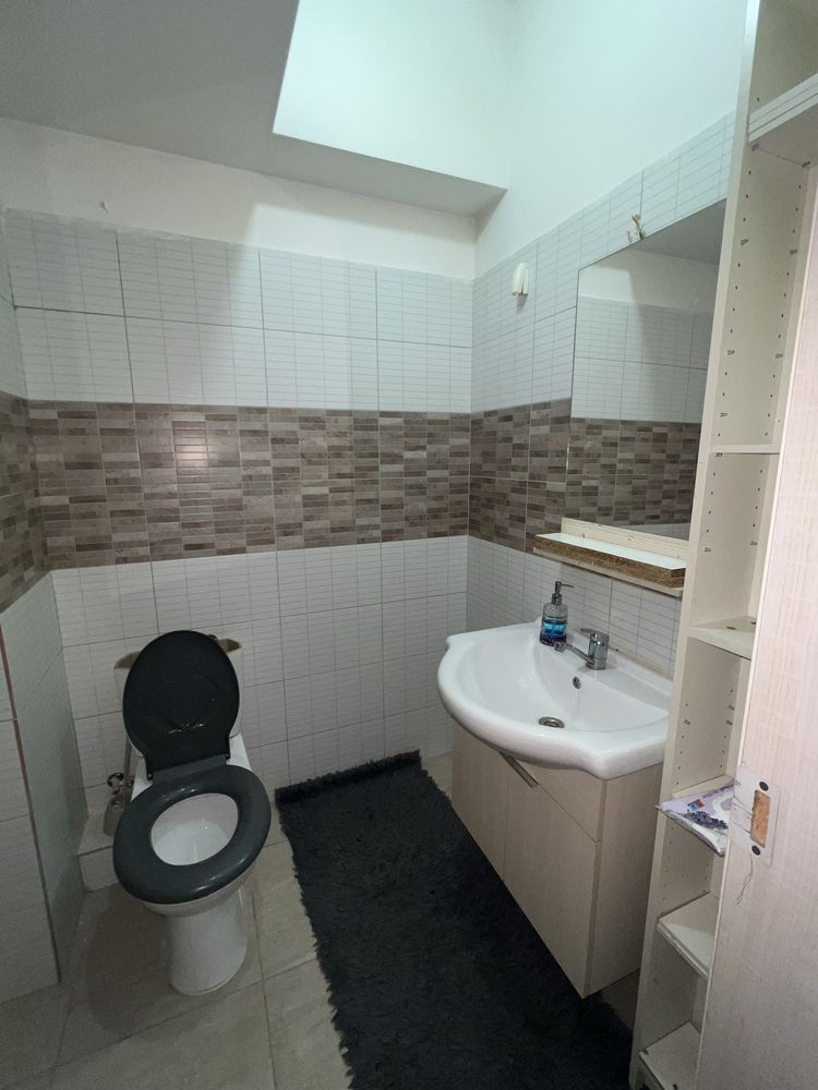 Inchiriere Apartament cu 3 camere Ozana, centrala proprie, demisol - Poză 3