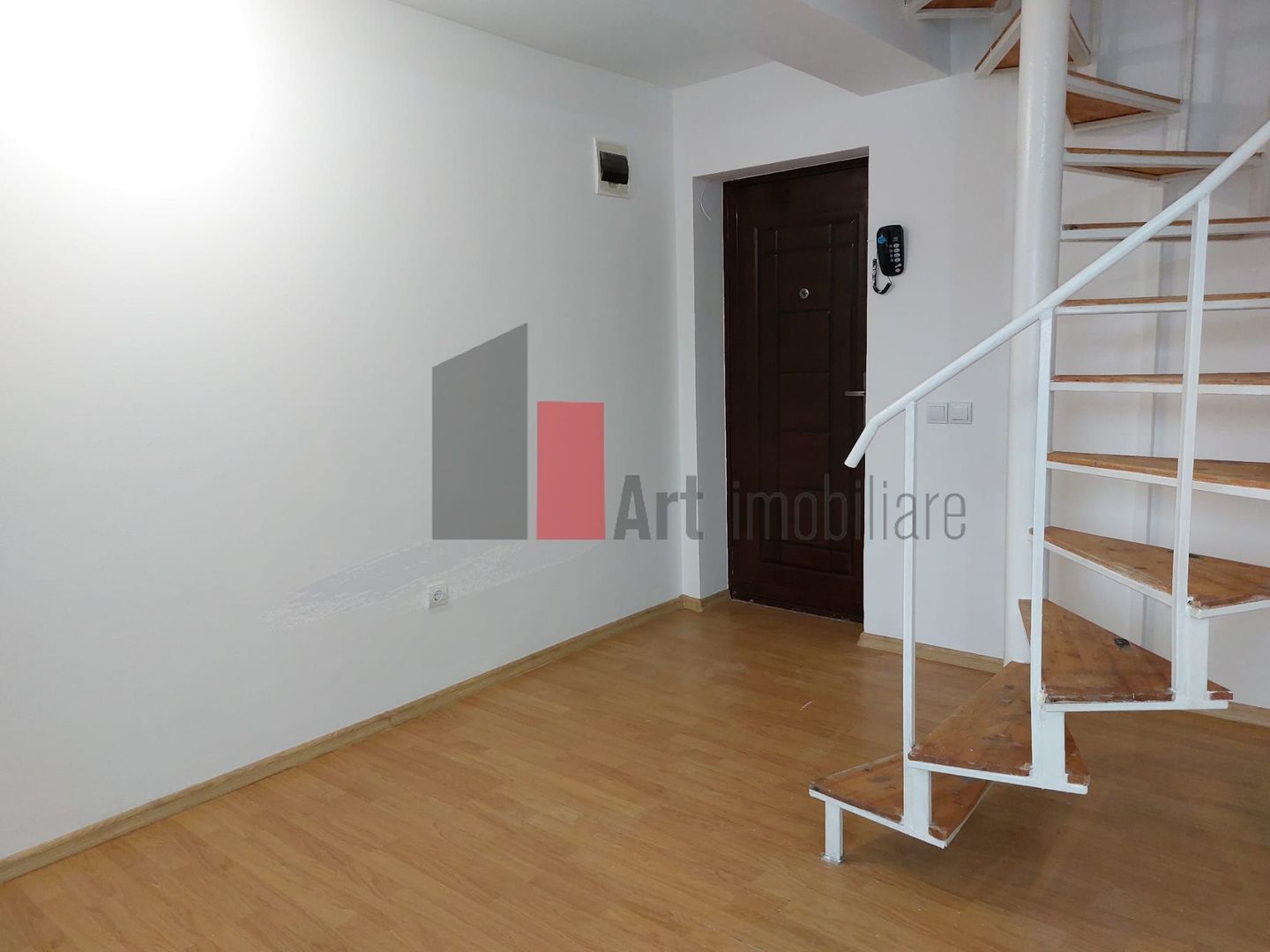 Apartamentul "BARRUKO" , P-ta Resita, liniste, verdeata, BLOC REABILITAT - Poză 3