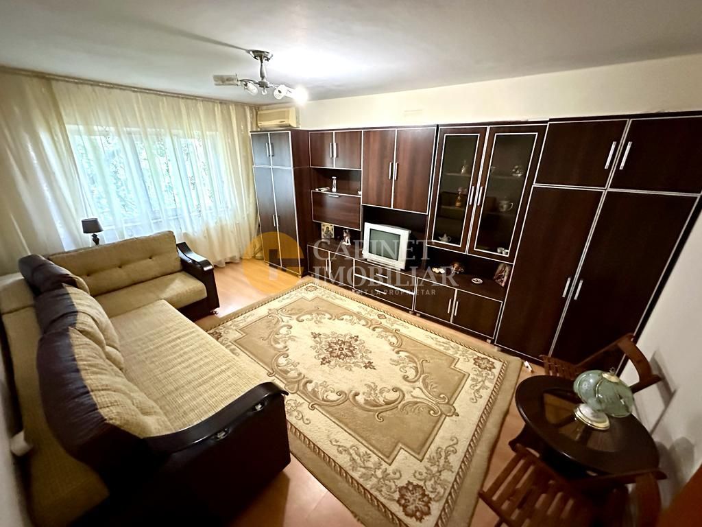 2 Camere Decomandat Prima Statie Nicolina 2 - Bloc 1984 - Poză 2