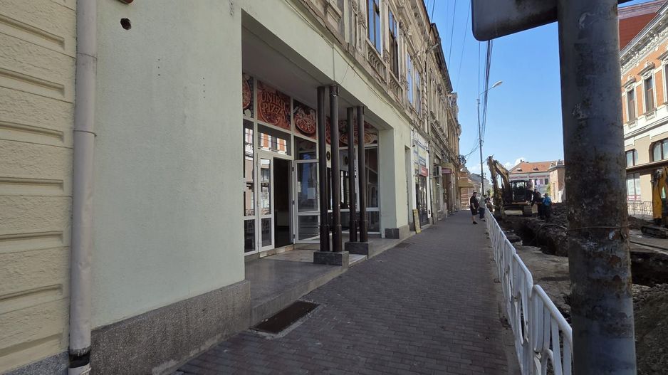 Spatiu comercial de inchiriat – fosta Pizzeria Unirii, Lugoj - Poză 1