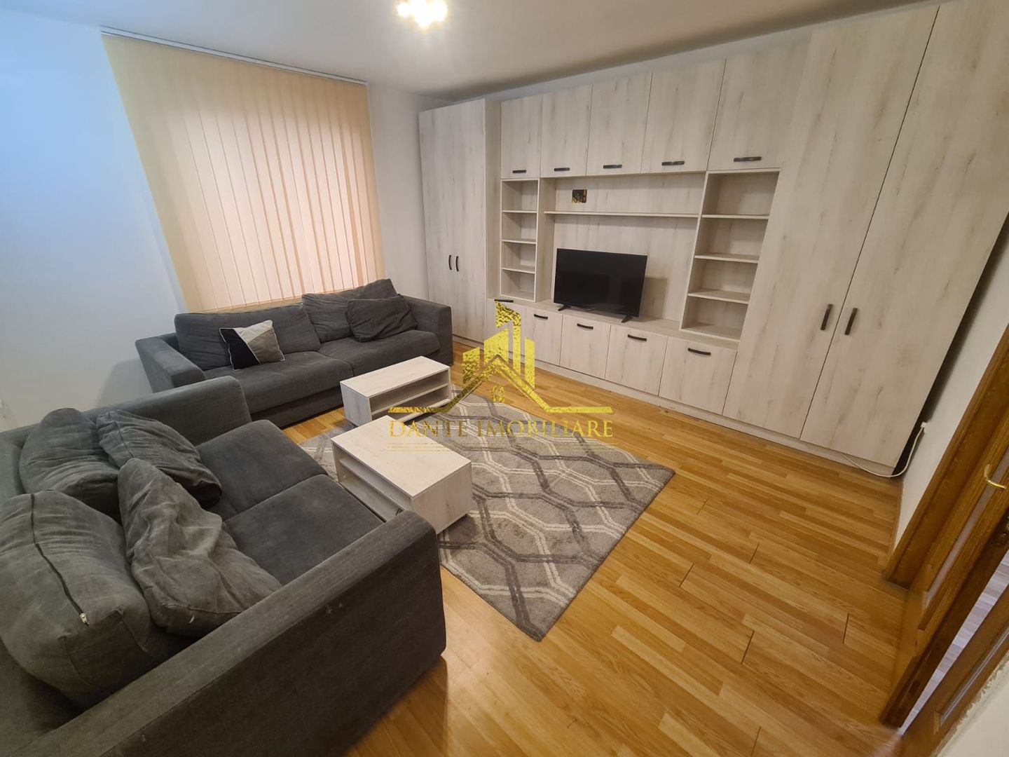 Casa individuala, mobilat modern, zona Grigorescu, curte, parcare - Poză 1