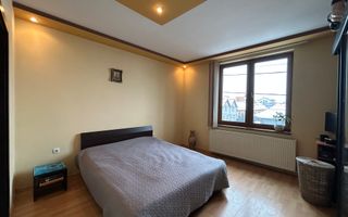 De închiriat Etaj + Mansardă 180 mp | 7 Camere cu 7 Băi | Lupeni - Poză 11