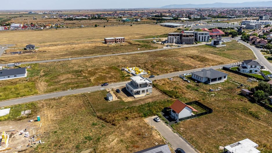 PROPRIETATE VÂNDUTĂ! Vilă spațioasă– Via Carmina, Arad. - Poză 8