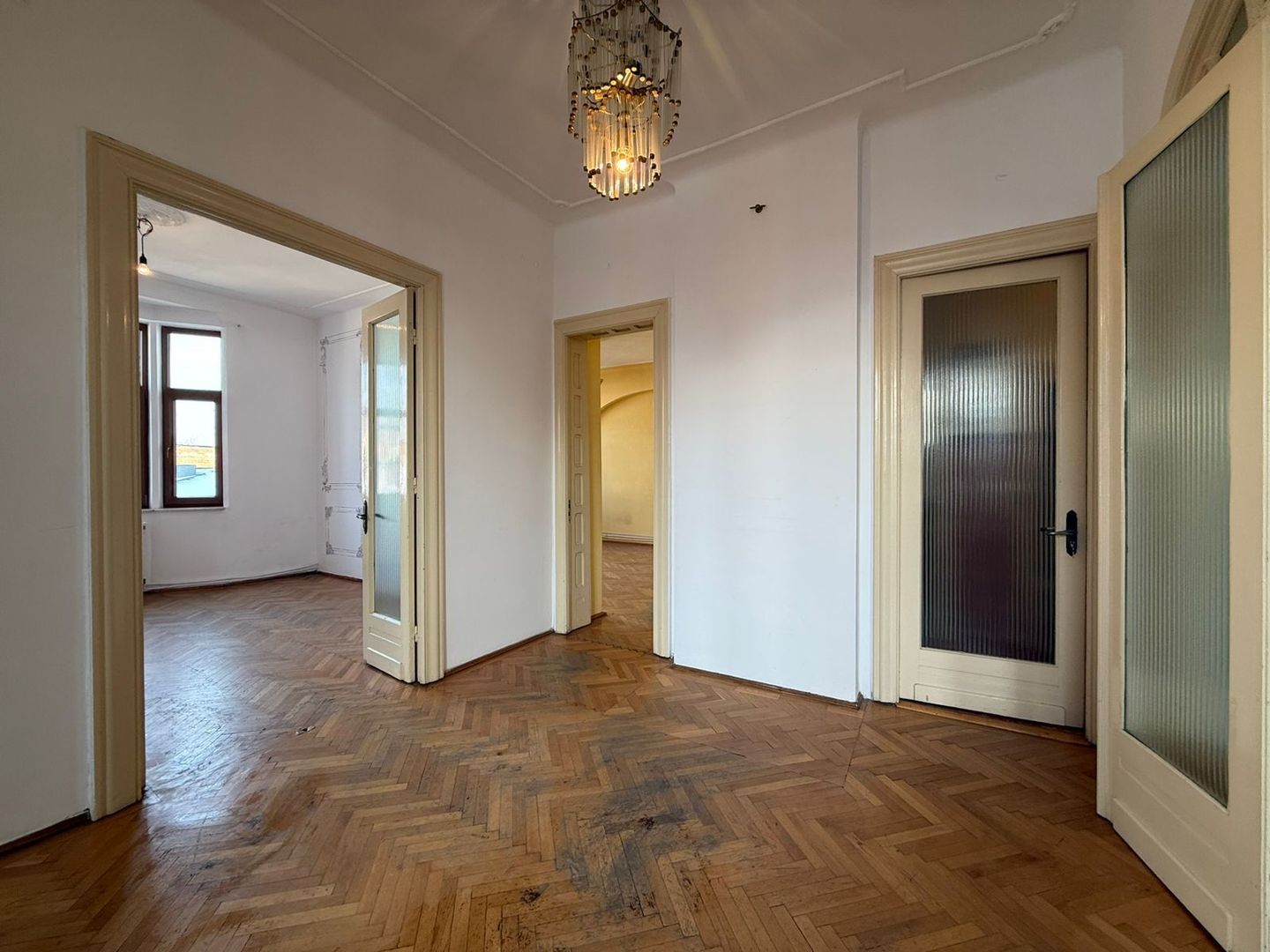 DE VÂNZARE APARTAMENT 3 CAMERE | VILĂ INTERBELICĂ | CENTRALĂ | CALEA CĂLĂRAȘI - Poză 3