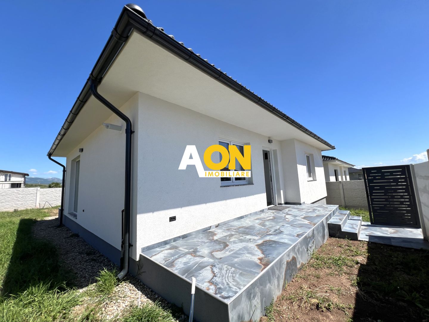 Casa individuala de vanzare, 3 camere, 2 bai - Poză 1