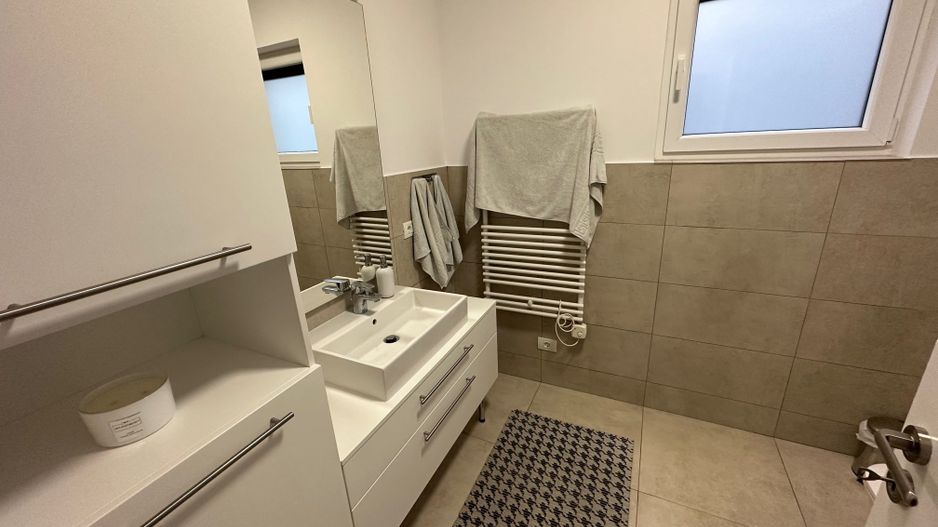 Apartament in vila cu curte  Dumbravita - Poză 17