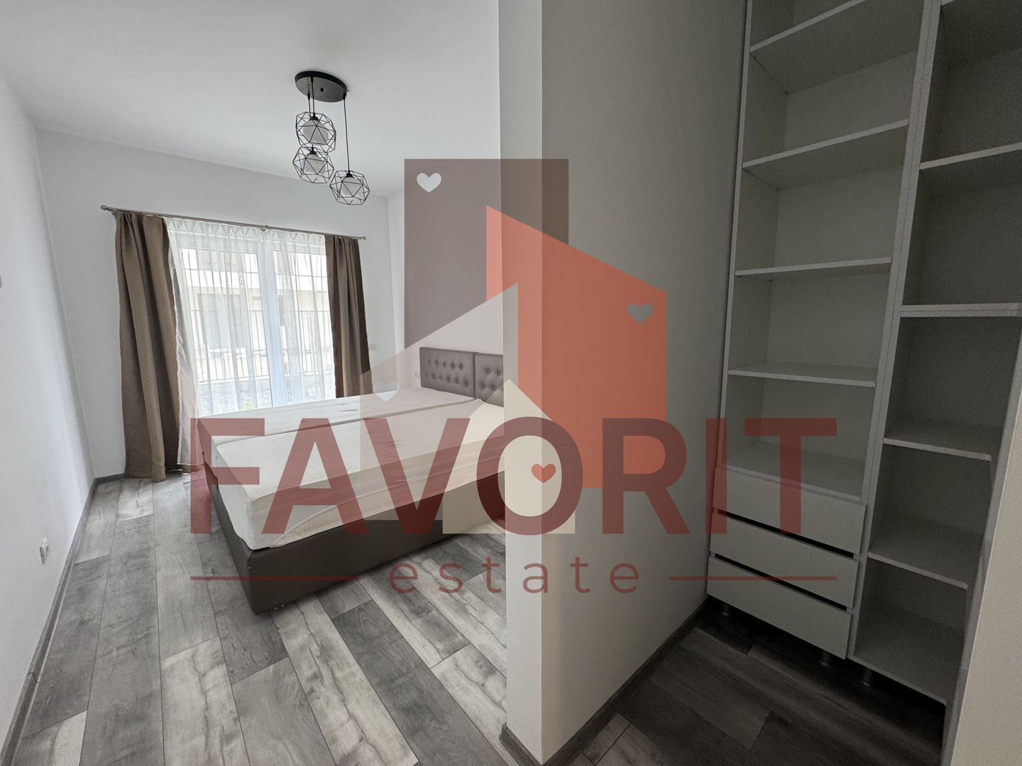 Mobilat si utilat. 2 locuri de parcare. Curte privata in CF - Poză 6