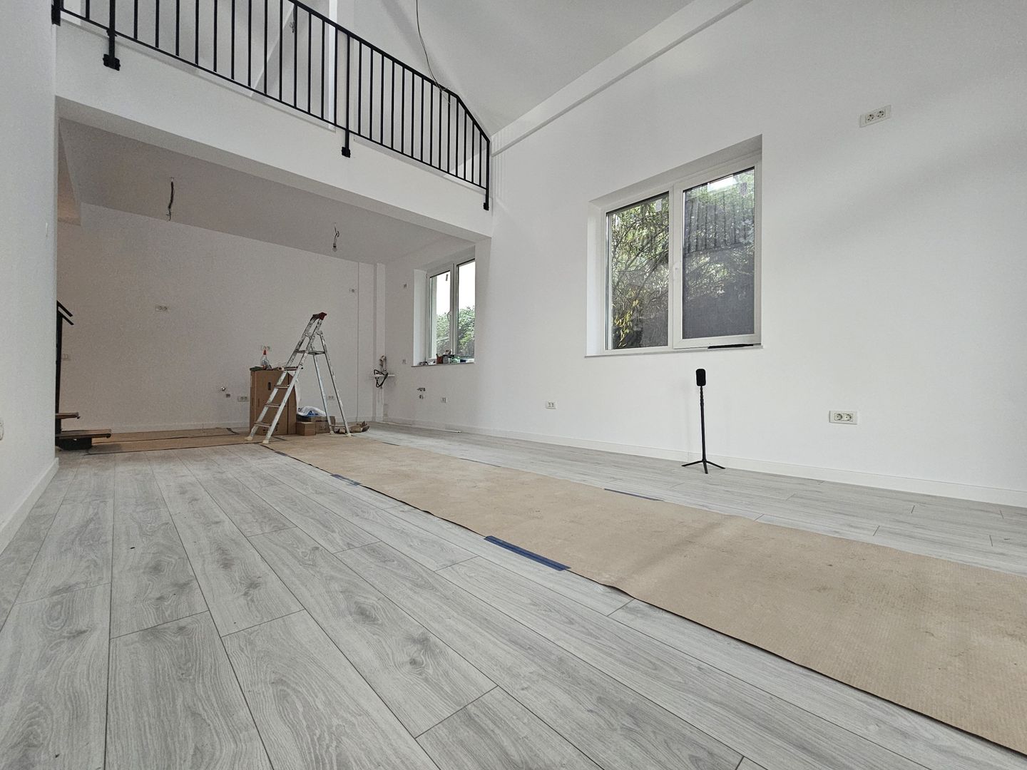 Case Parter Stil Mediteranean de Vânzare în Tunari - 100 metri Padure - Poză 9