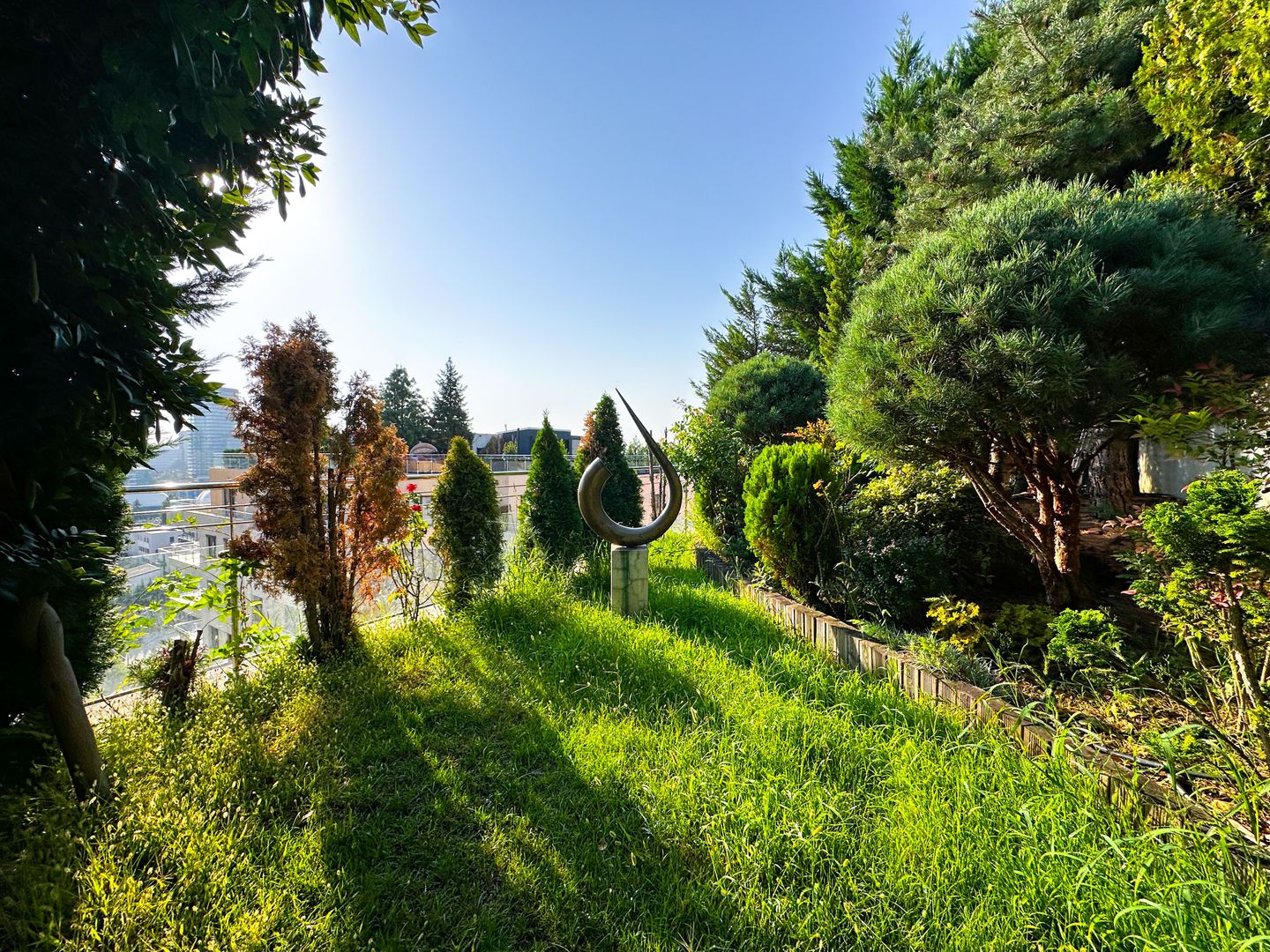 Luxury 4-Bedroom Triplex with Floating Terrace & Panoramic Views - Poză 5